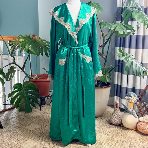 Vintage Victoria’s Secret Green Lace-Trimmed Women's Robe - Picture 2 of 9